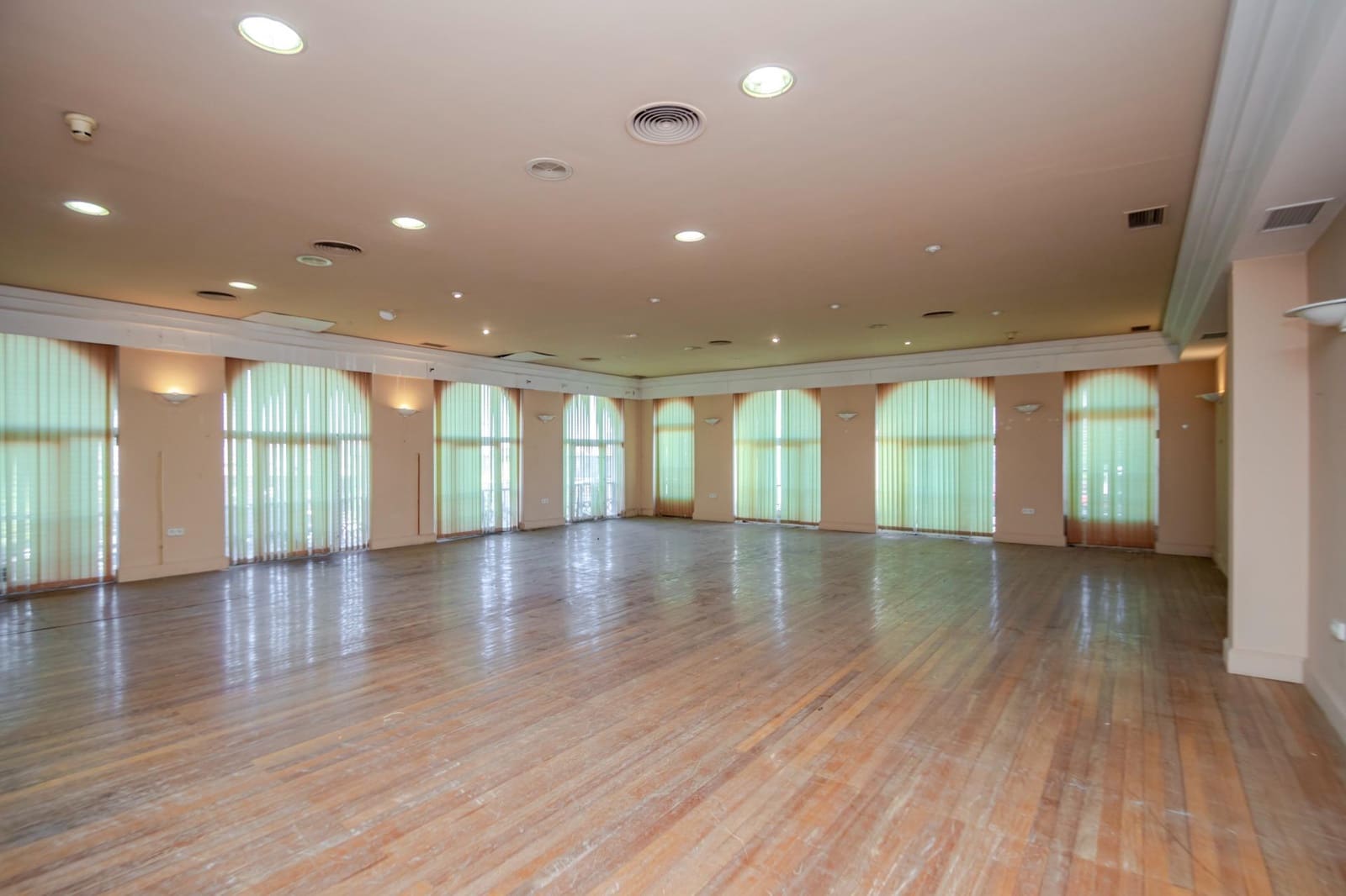 3 slaapkamer Commercieel te koop in Mairena del Aljarafe - € 600.000 (Ref: 9431148)