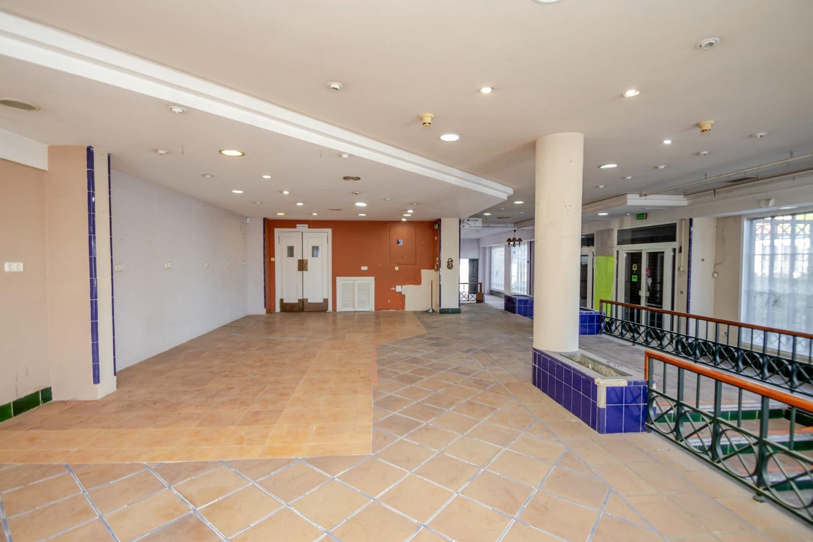 3 slaapkamer Commercieel te koop in Mairena del Aljarafe - € 600.000 (Ref: 9431148)