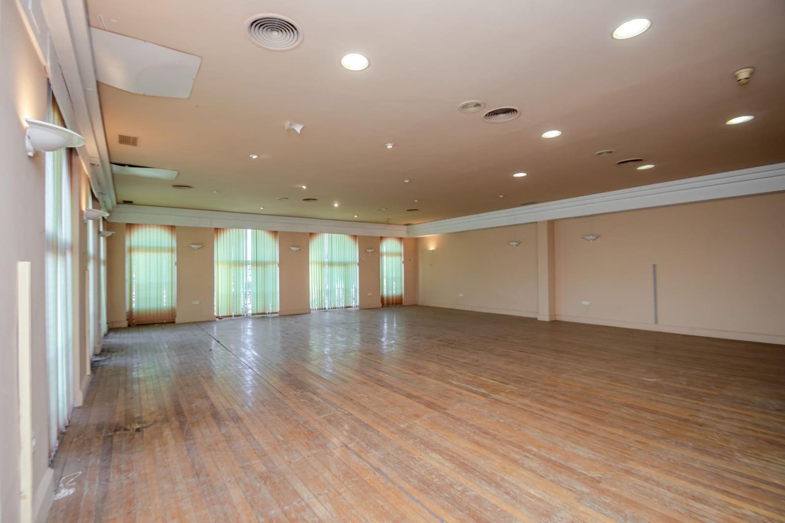 3 slaapkamer Commercieel te koop in Mairena del Aljarafe - € 600.000 (Ref: 9431148)