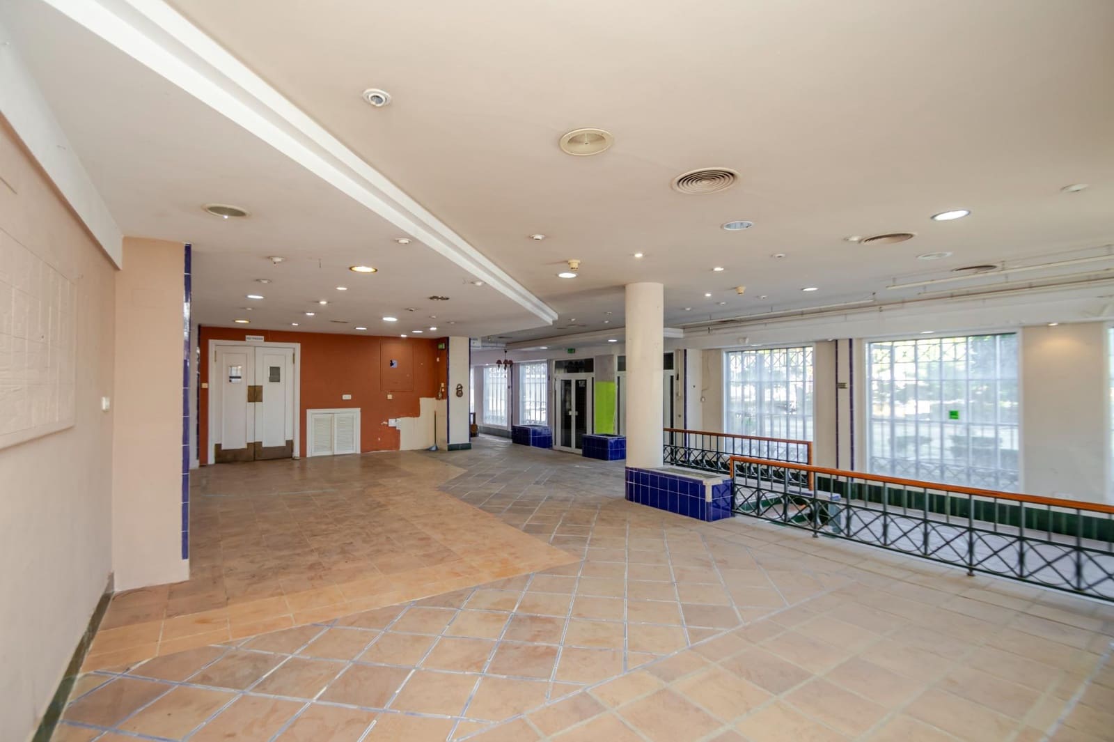 3 makuuhuone Kaupallinen myytävänä paikassa Mairena del Aljarafe - 500 000 € (Ref: 9431148)