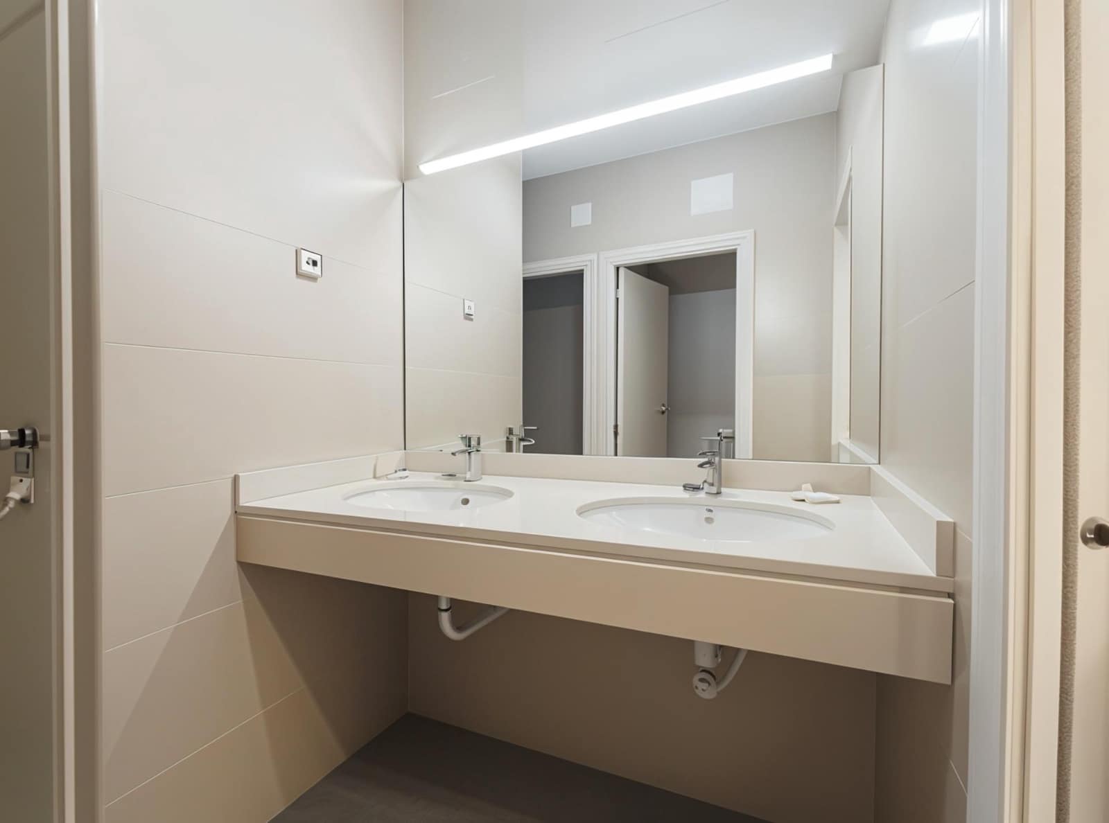 Bedrift til salgs i Madrid by - € 385 000 (Ref: 9435077)