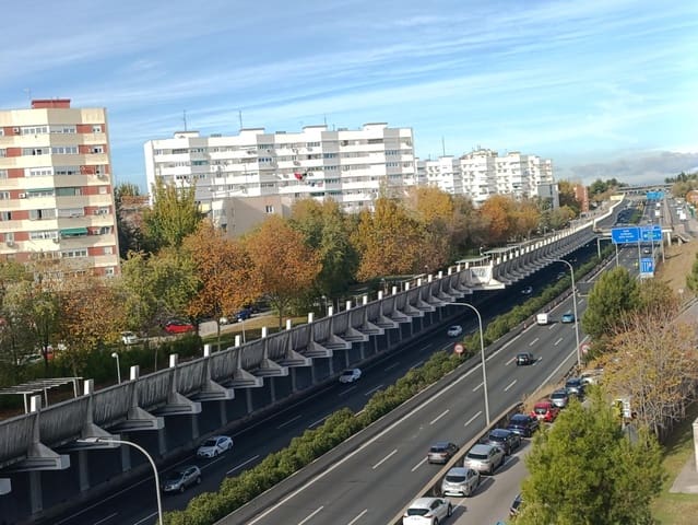 Negocio en Valdefuentes, Madrid ciudad en venta - 385.000 € (Ref: 9435077)