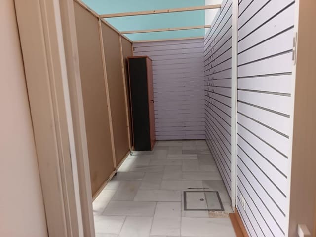 Local Comercial en Los Remedios, Sevilla ciudad en alquiler - 550 € (Ref: 9446461)