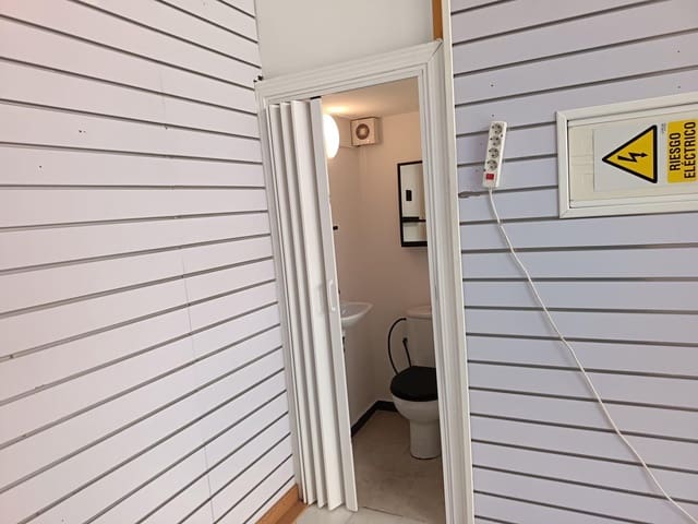 Local Comercial en Los Remedios, Sevilla ciudad en alquiler - 550 € (Ref: 9446461)