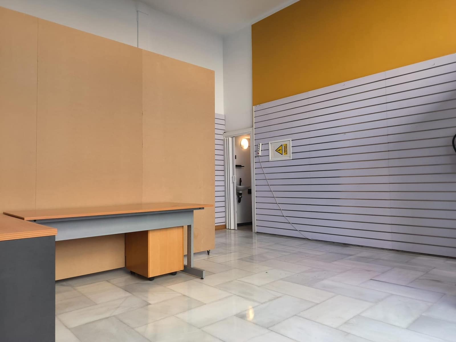 Gewerbe zu vermieten in Sevilla Stadt - 550 € (Ref: 9446461)