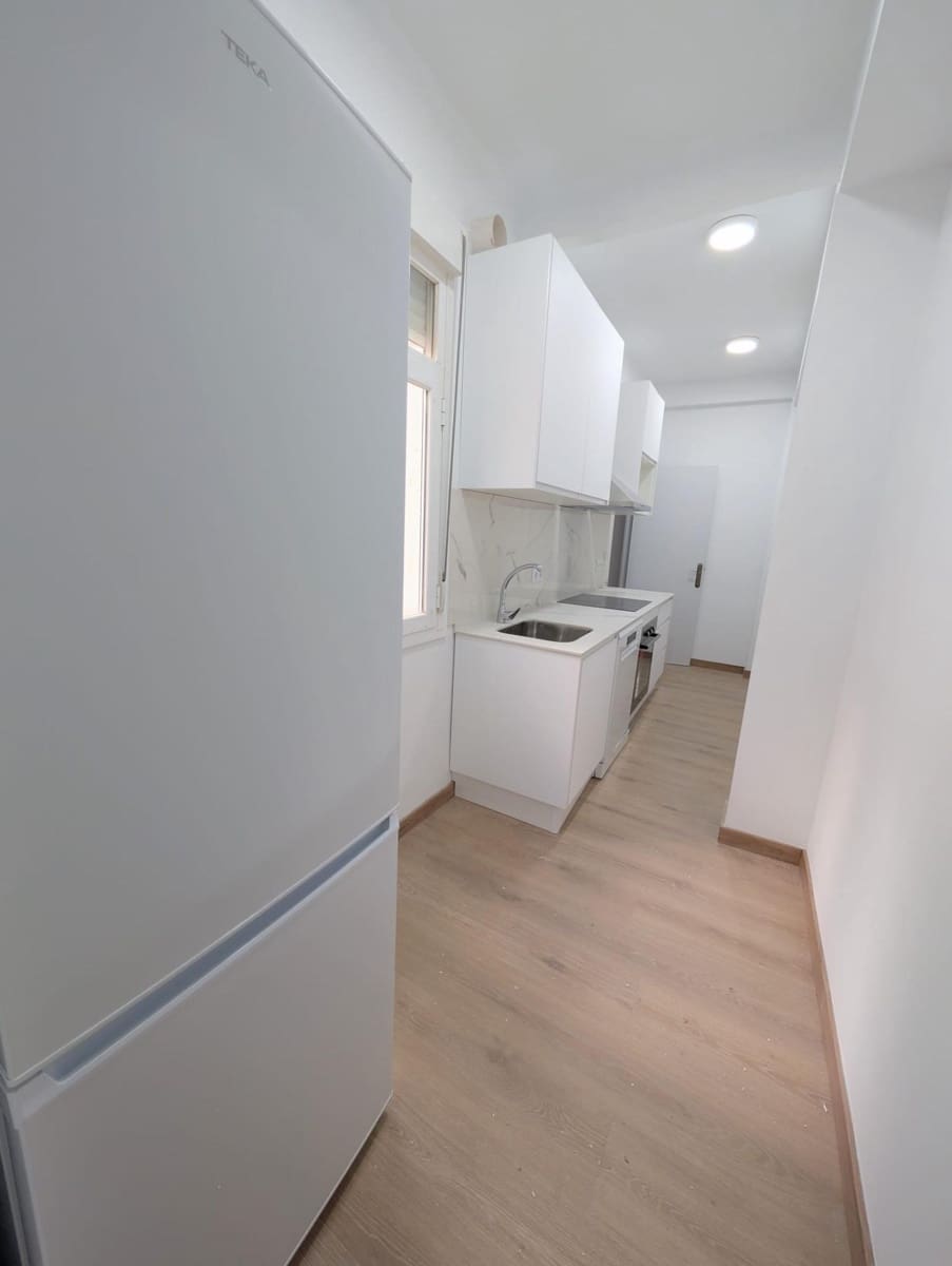 4 bedroom Flat for rent in Seville city - € 1,350 (Ref: 9470961)