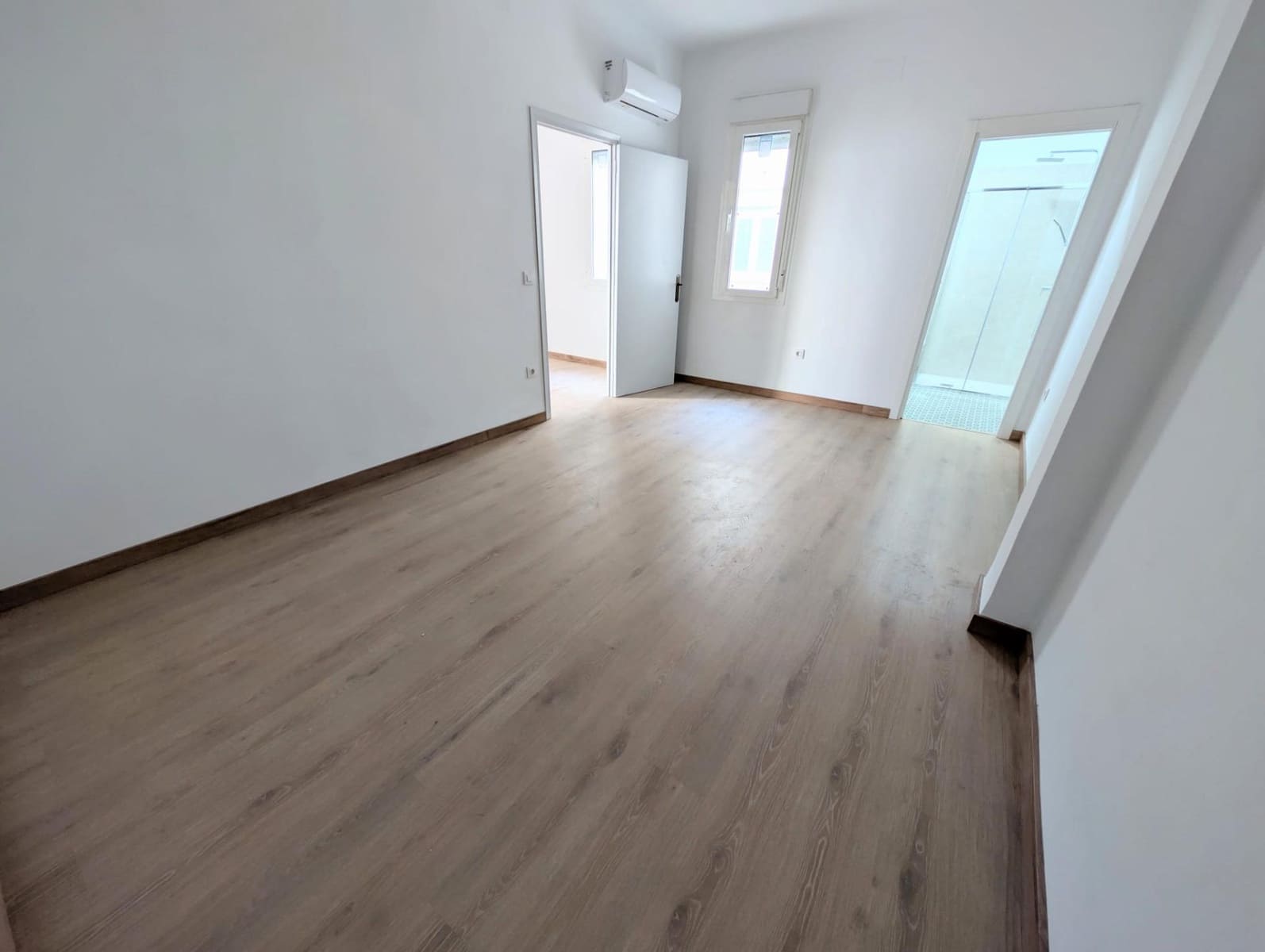 4 bedroom Flat for rent in Seville city - € 1,350 (Ref: 9470961)