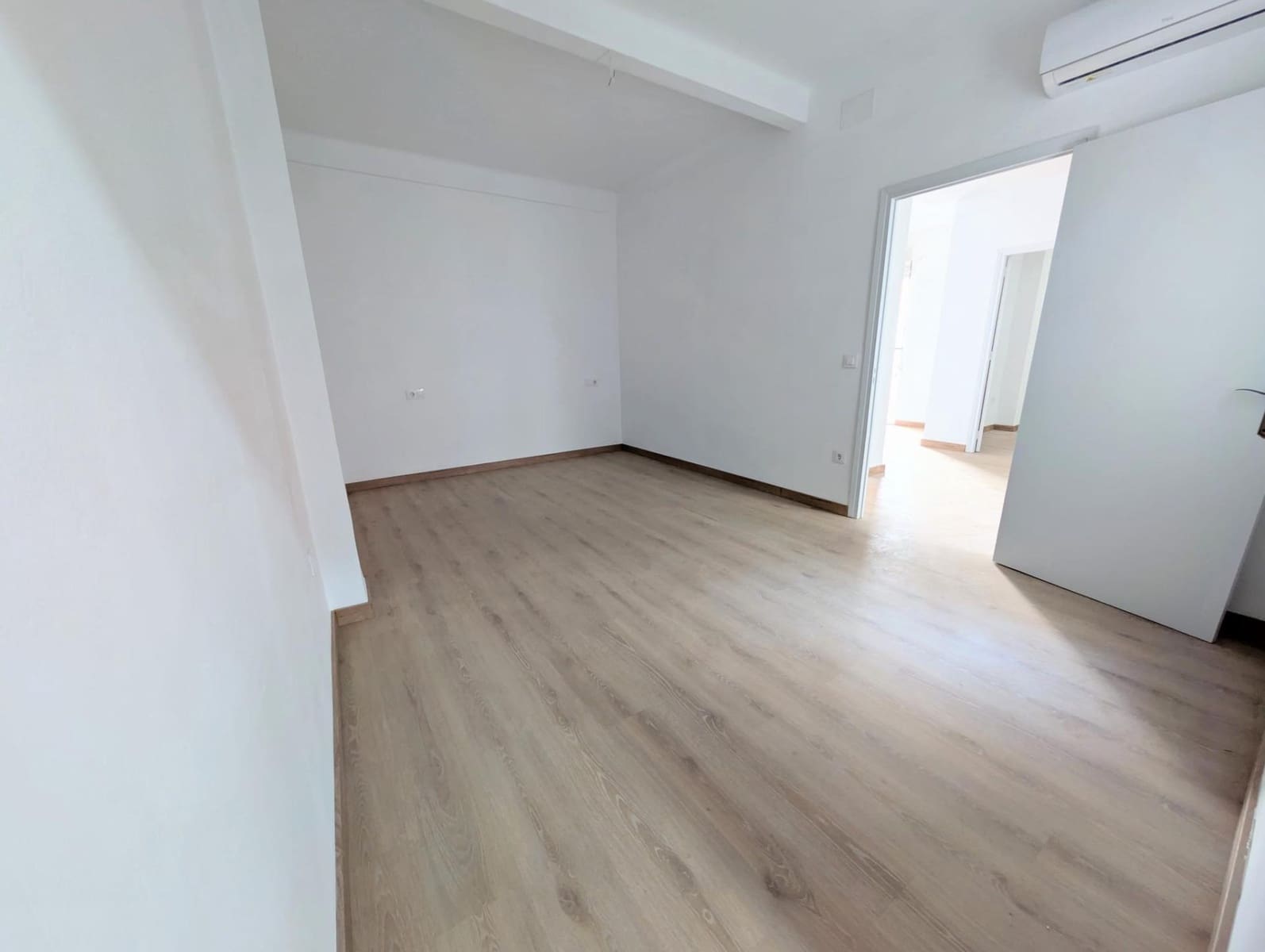 4 bedroom Flat for rent in Seville city - € 1,350 (Ref: 9470961)