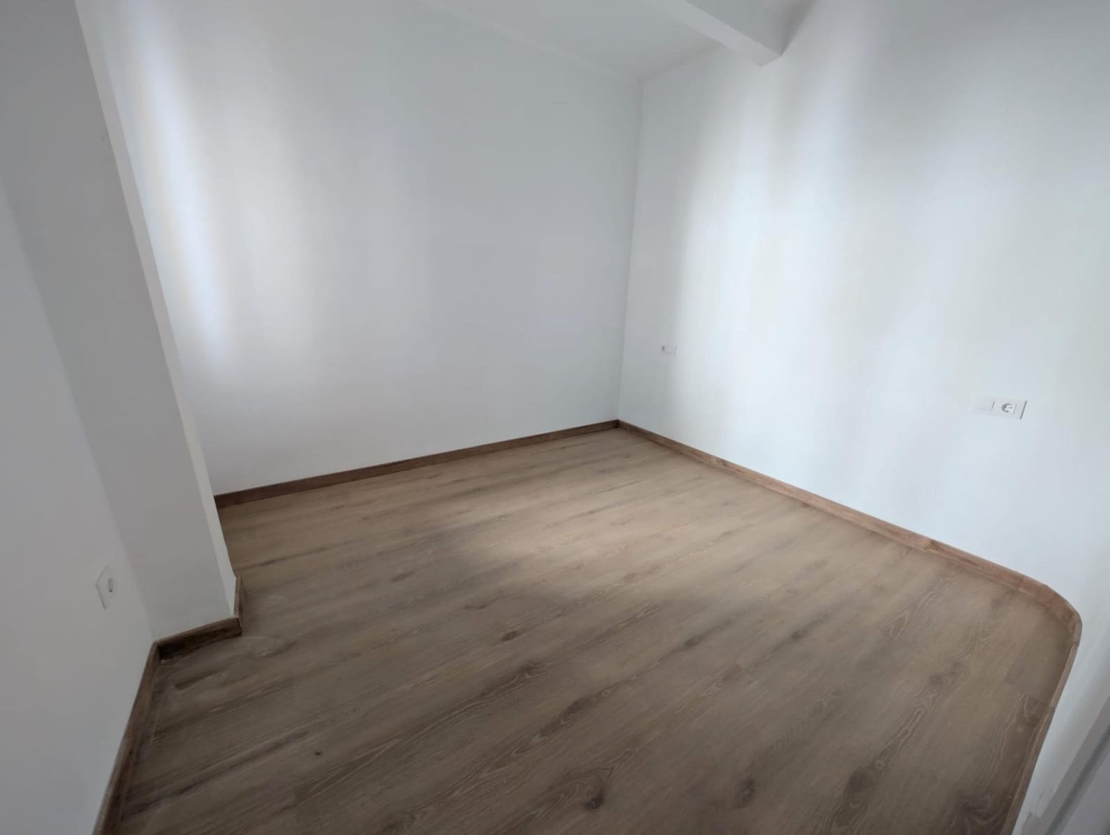 4 bedroom Flat for rent in Seville city - € 1,350 (Ref: 9470961)