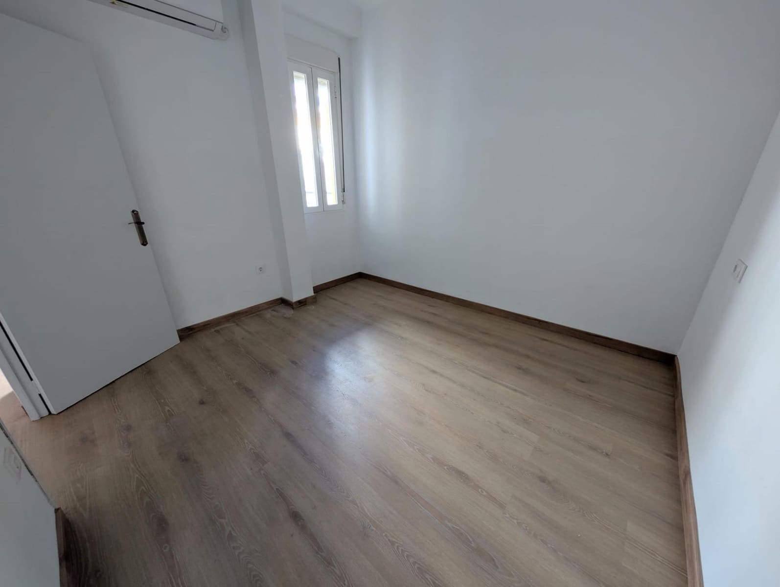4 bedroom Flat for rent in Seville city - € 1,350 (Ref: 9470961)