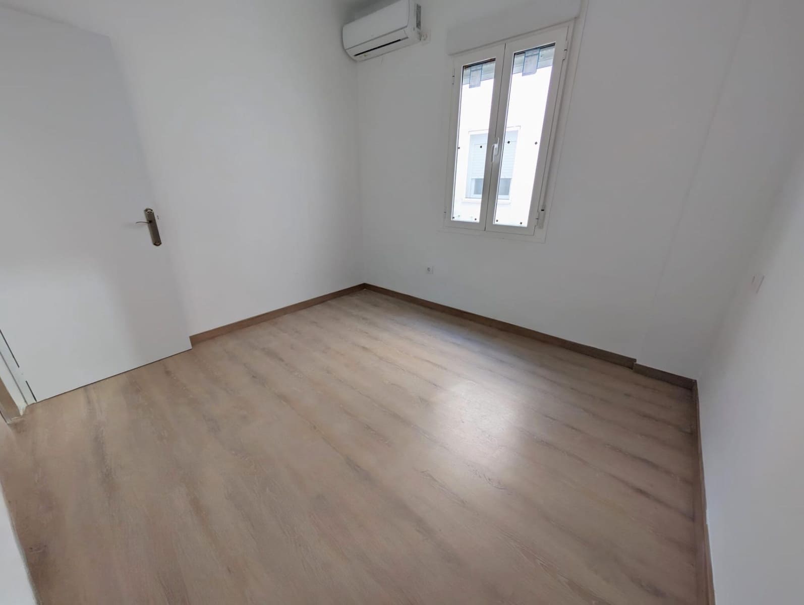 4 bedroom Flat for rent in Seville city - € 1,350 (Ref: 9470961)