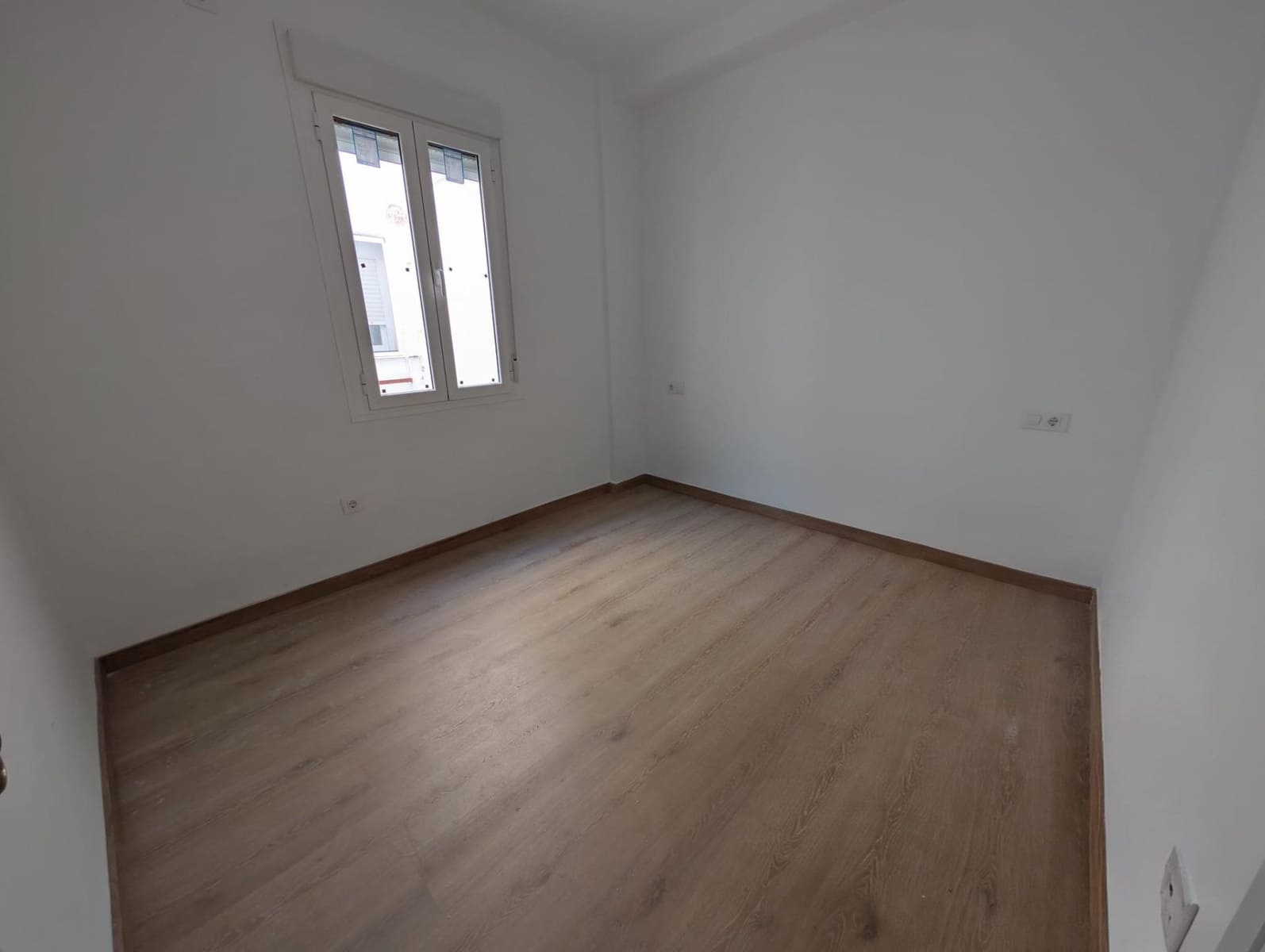 4 bedroom Flat for rent in Seville city - € 1,350 (Ref: 9470961)