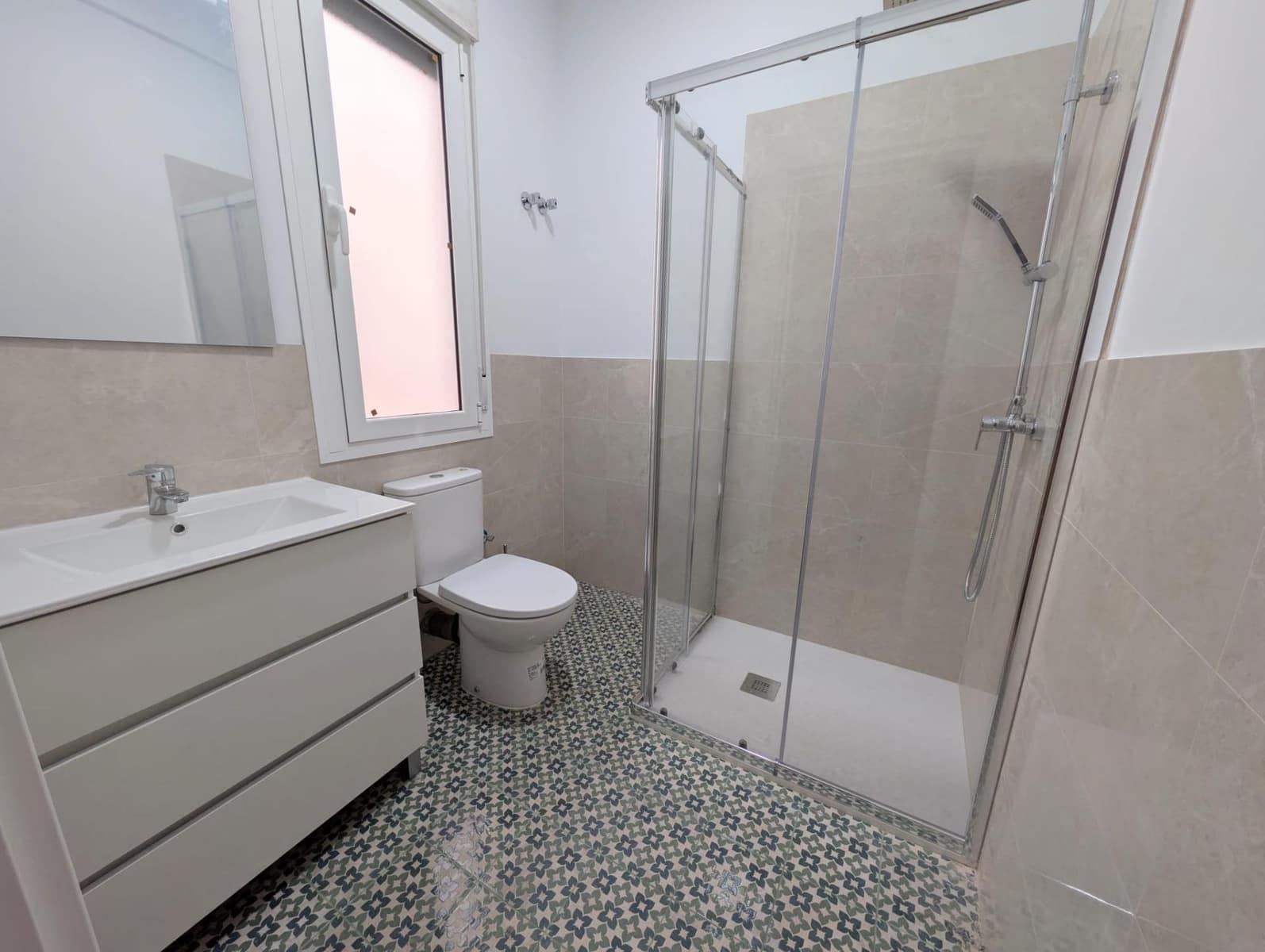 4 bedroom Flat for rent in Seville city - € 1,350 (Ref: 9470961)