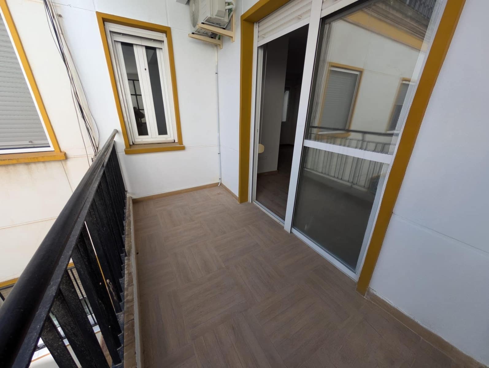 4 bedroom Flat for rent in Seville city - € 1,350 (Ref: 9470961)