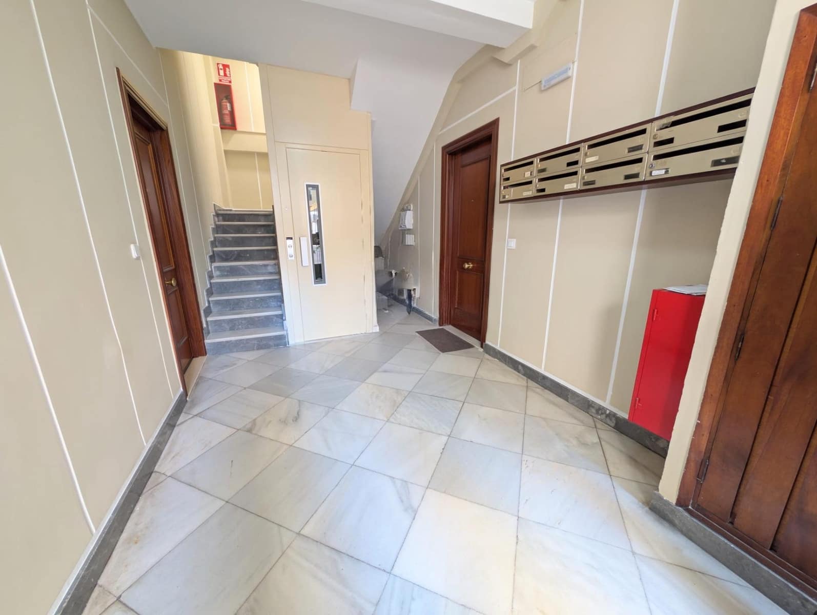 4 bedroom Flat for rent in Seville city - € 1,350 (Ref: 9470961)