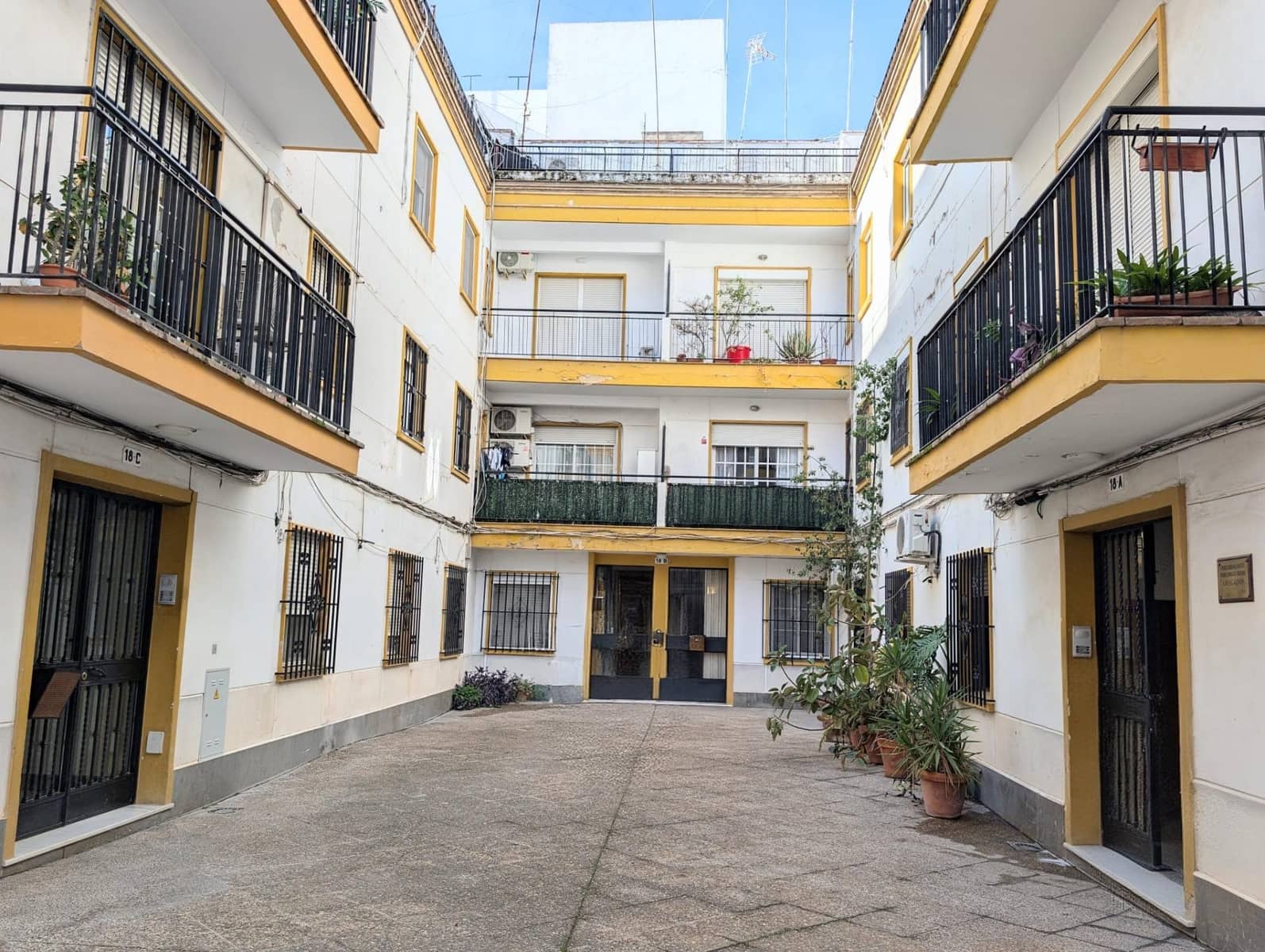 4 bedroom Flat for rent in Seville city - € 1,350 (Ref: 9470961)