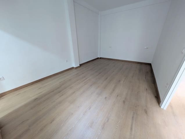 Piso de 4 habitaciones en Los Remedios, Sevilla ciudad en alquiler - 1.350 € (Ref: 9470961)