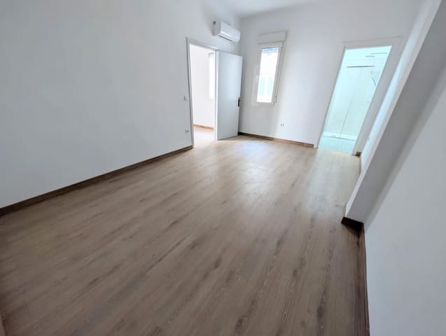 4 bedroom Flat for rent in Los Remedios, Seville city - € 1,350 (Ref: 9470961)