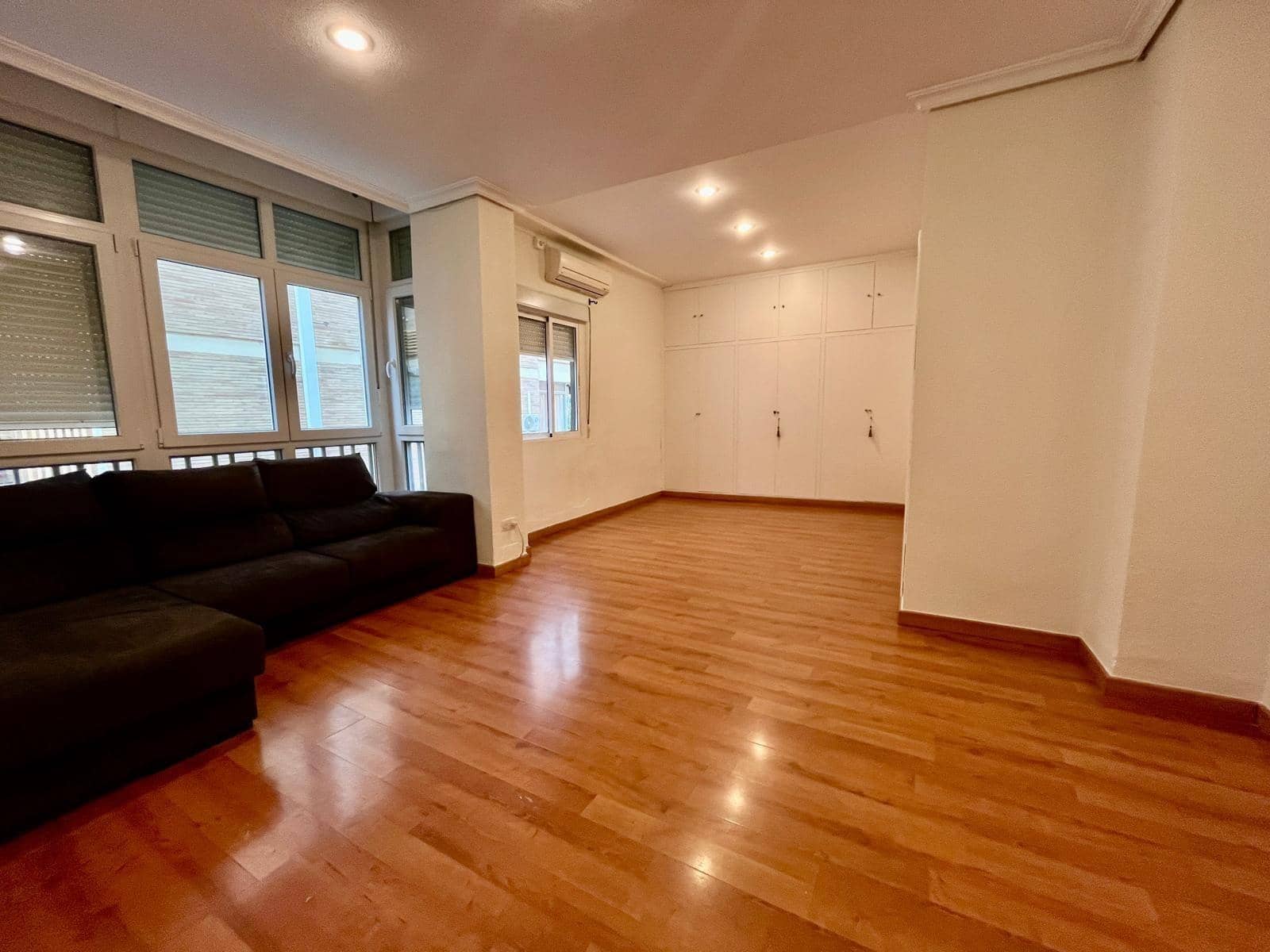 2 sovrum Lägenhet att hyra i Sevilla stad - 900 € (Ref: 9482112)