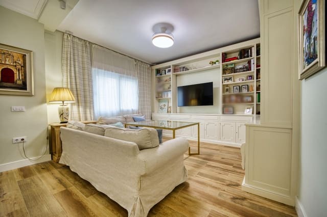 4 bedroom Flat for sale in Los Remedios, Seville city with garage - € 595,000 (Ref: 9502465)