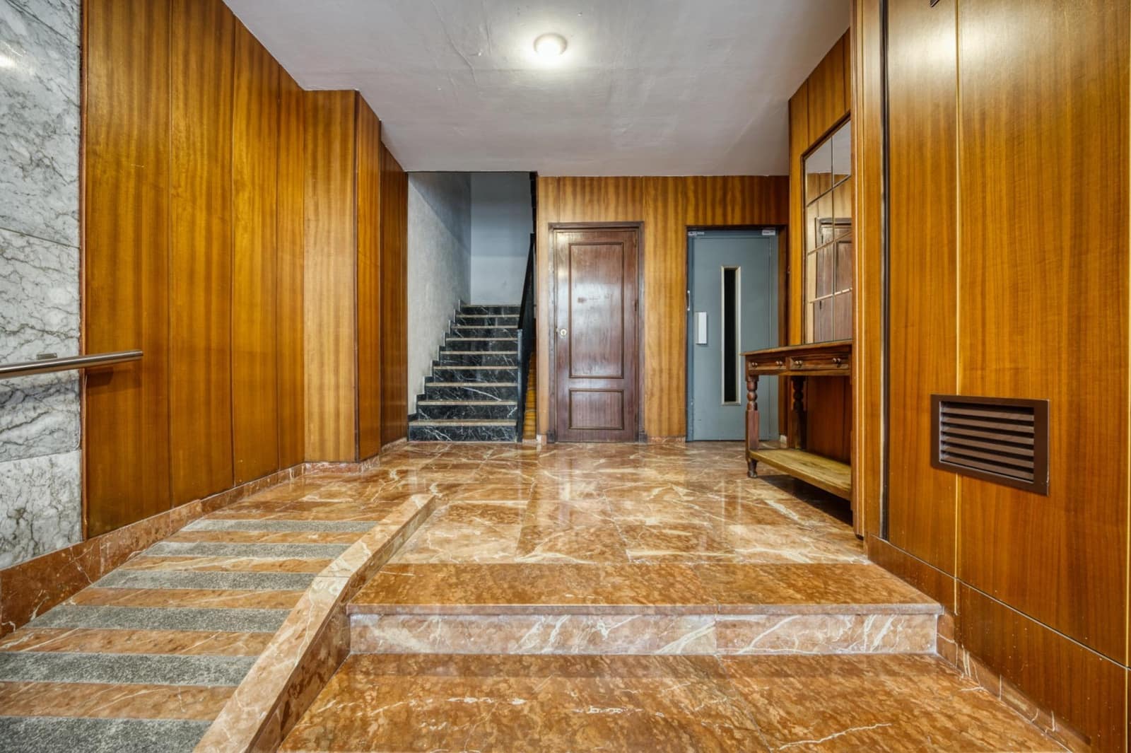 Piso de 4 habitaciones en Sevilla ciudad en venta - 595.000 € (Ref: 9502465)