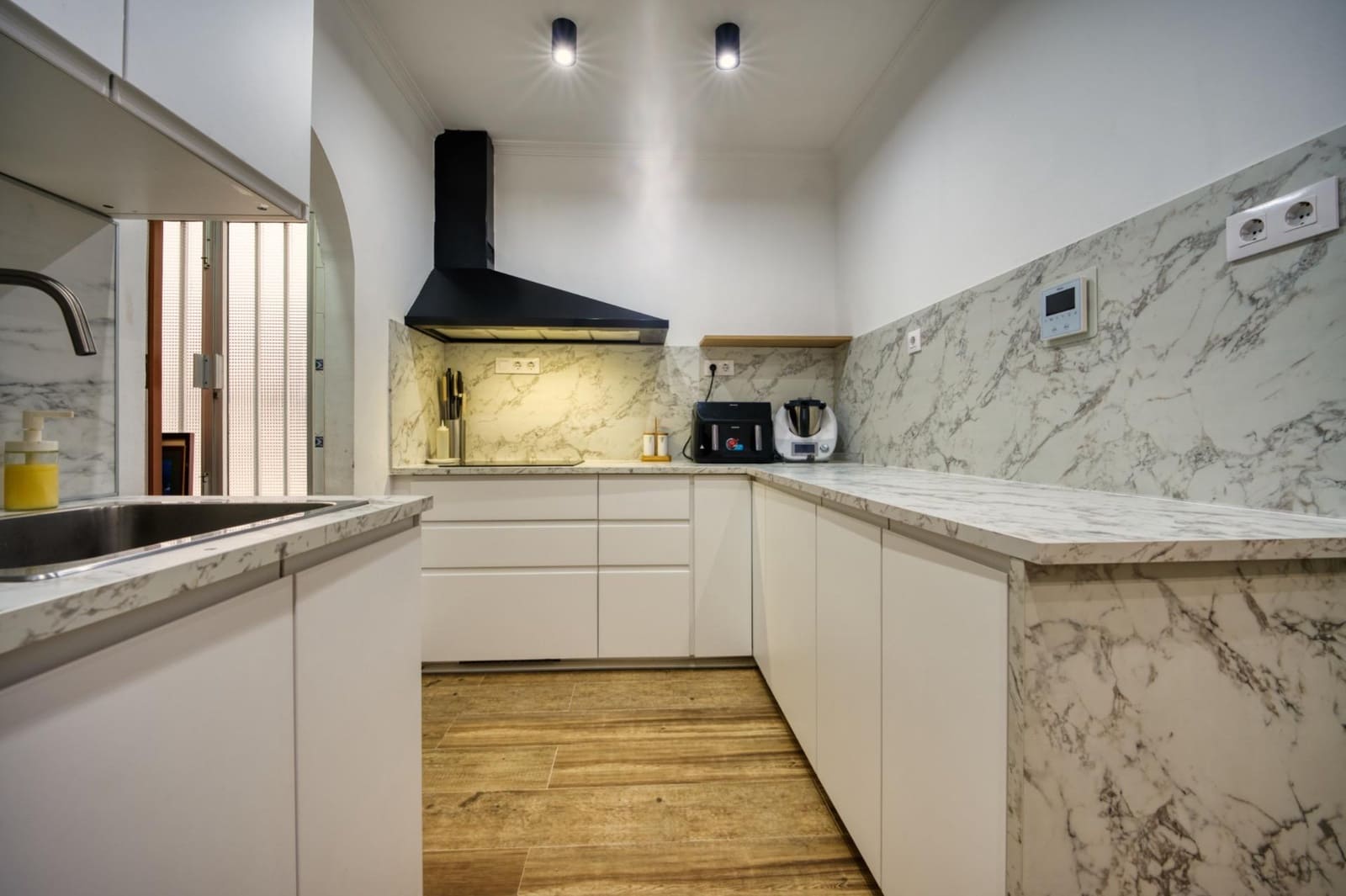 4 bedroom Flat for sale in Seville city - € 595,000 (Ref: 9502465)