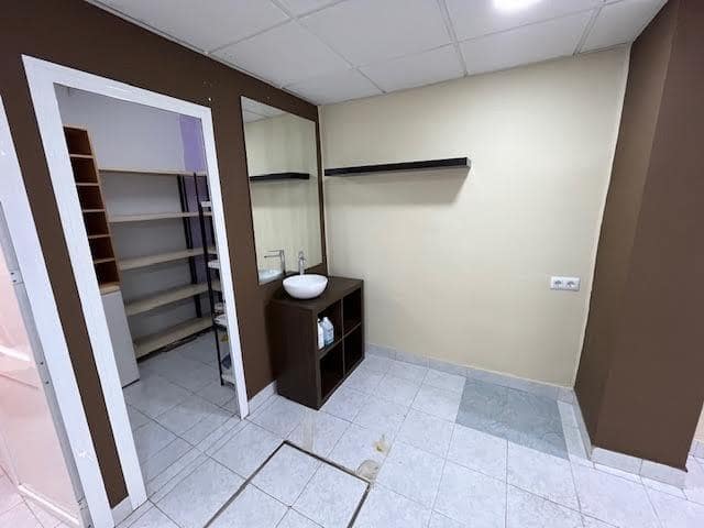 3 bedroom Commercial for sale in Dos Hermanas - € 55,000 (Ref: 9530886)