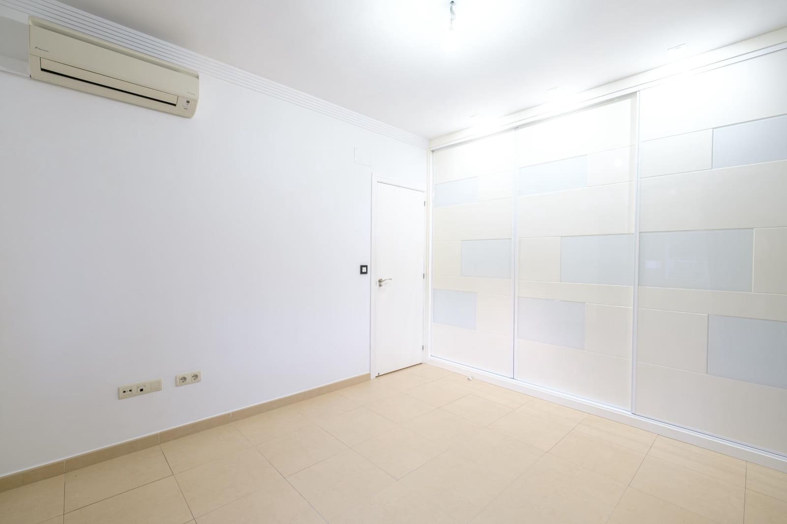 3 bedroom Terraced Villa for sale in Gelves with garage - € 219,900 (Ref: 9586626)