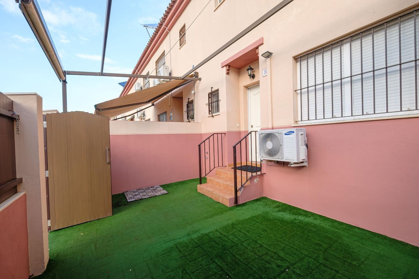 3 bedroom Terraced Villa for sale in Gelves with garage - € 219,900 (Ref: 9586626)