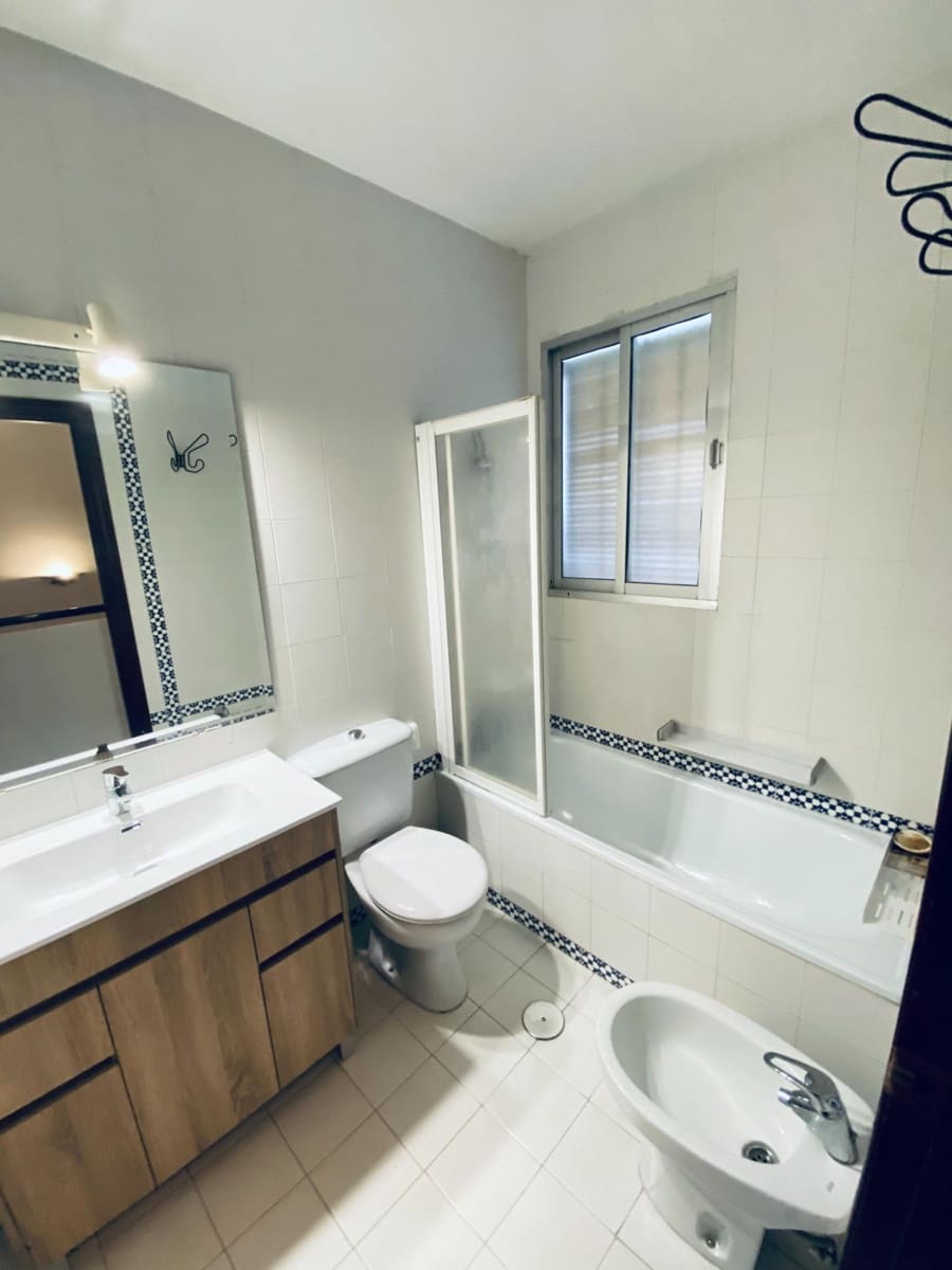 4 bedroom Terraced Villa for rent in Mairena del Aljarafe with garage - € 1,175 (Ref: 9596296)