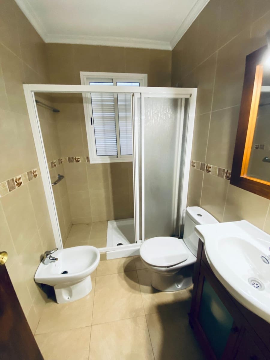 4 bedroom Terraced Villa for rent in Mairena del Aljarafe with garage - € 1,175 (Ref: 9596296)