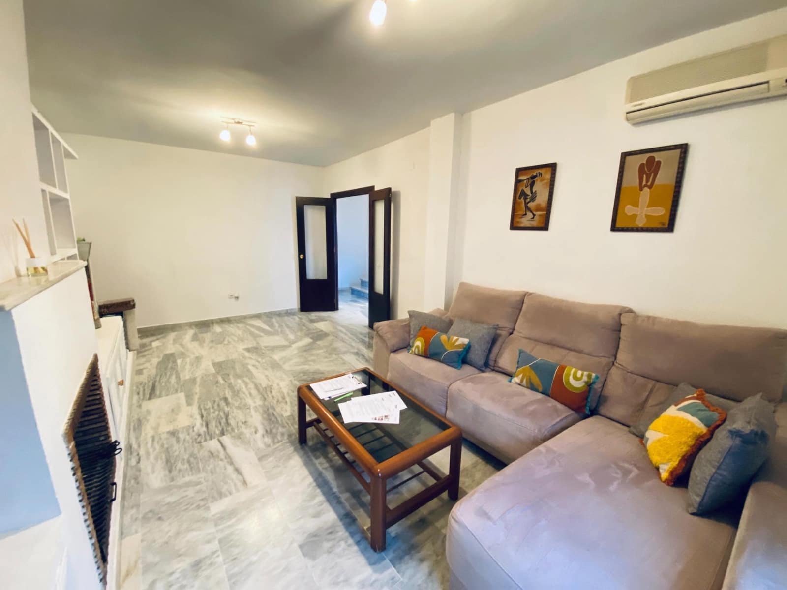 4 bedroom Terraced Villa for rent in Mairena del Aljarafe with garage - € 1,175 (Ref: 9596296)