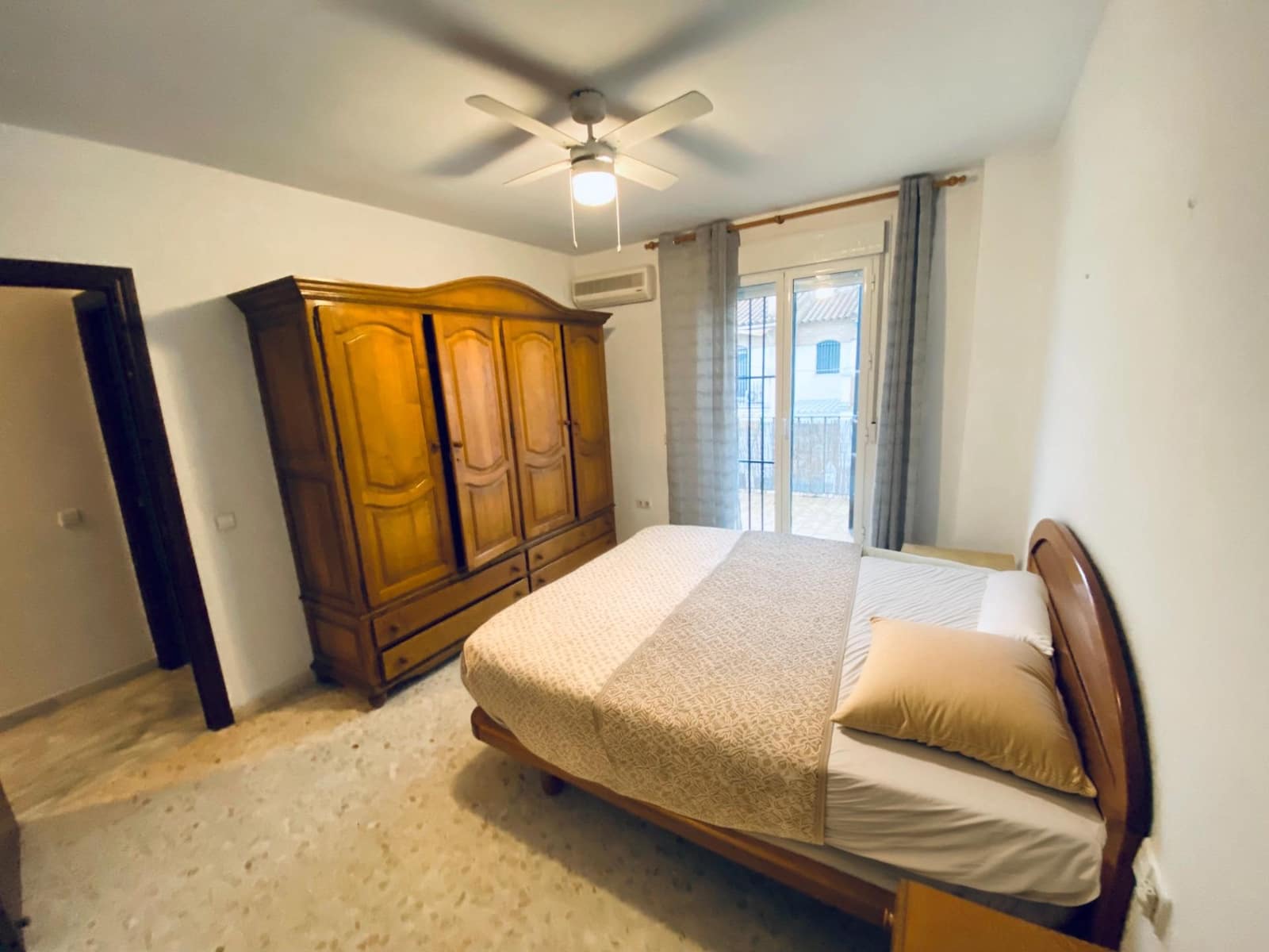 4 bedroom Terraced Villa for rent in Mairena del Aljarafe with garage - € 1,175 (Ref: 9596296)