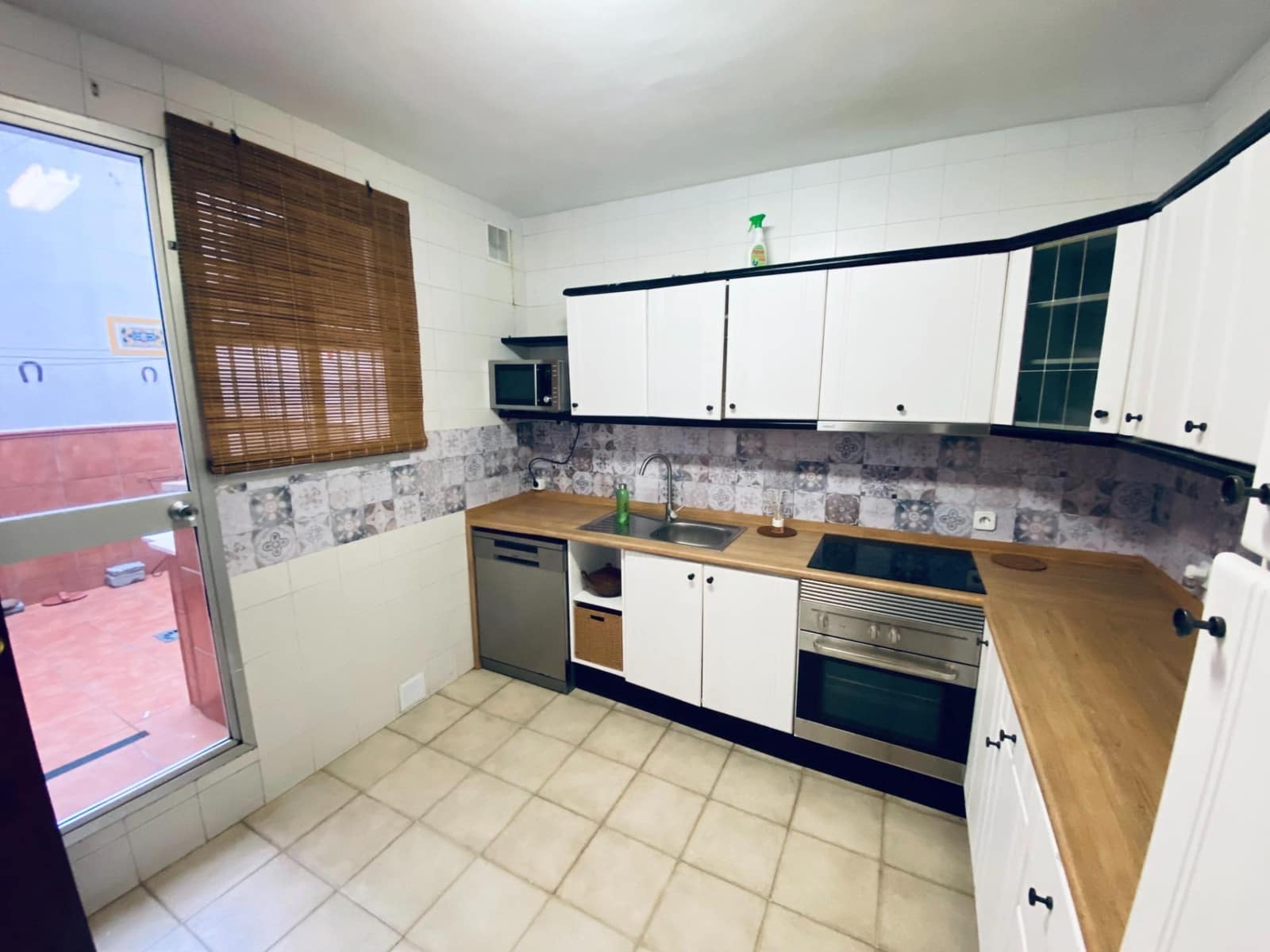 4 bedroom Terraced Villa for rent in Mairena del Aljarafe with garage - € 1,175 (Ref: 9596296)