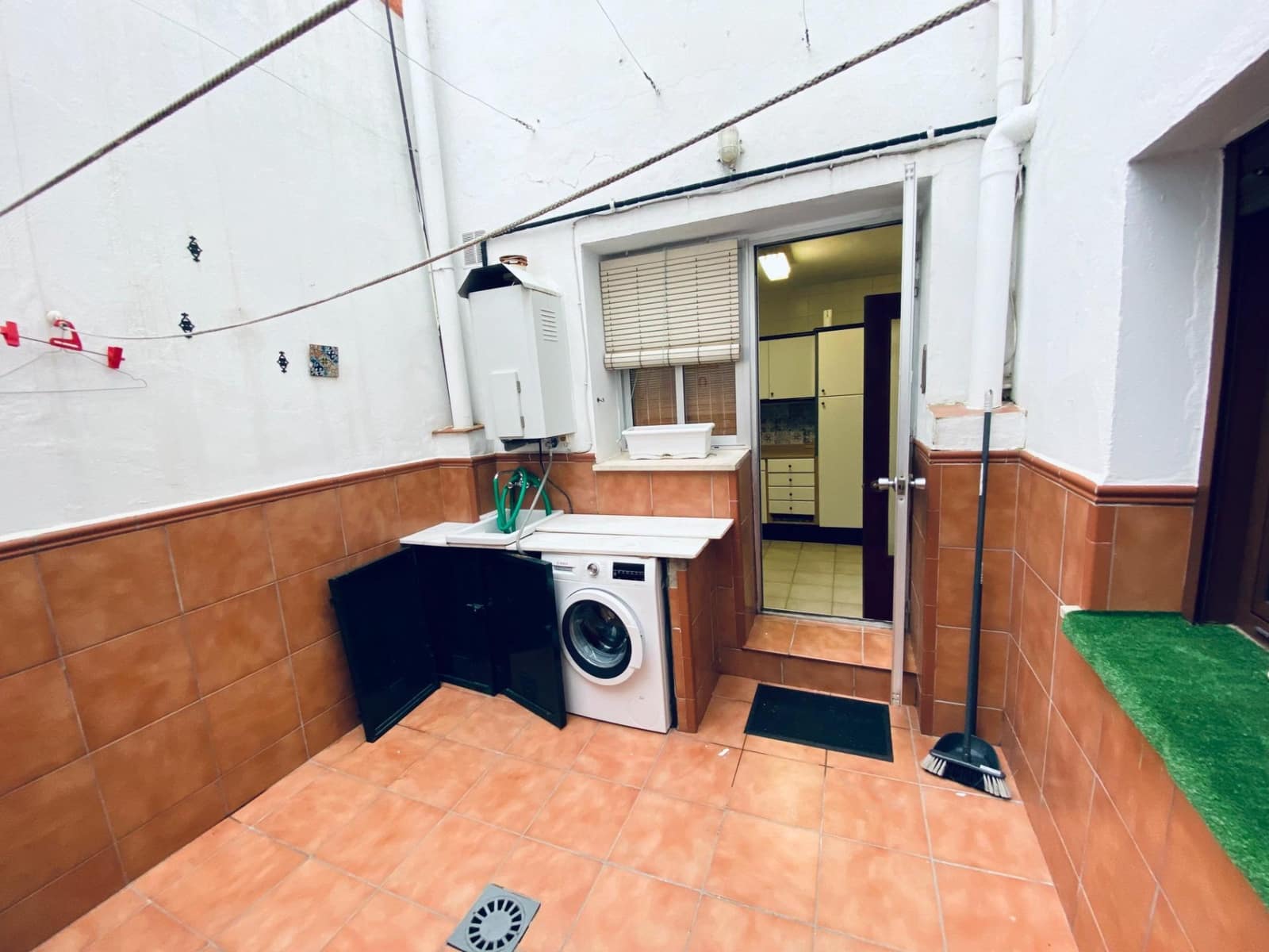 4 bedroom Terraced Villa for rent in Mairena del Aljarafe with garage - € 1,175 (Ref: 9596296)