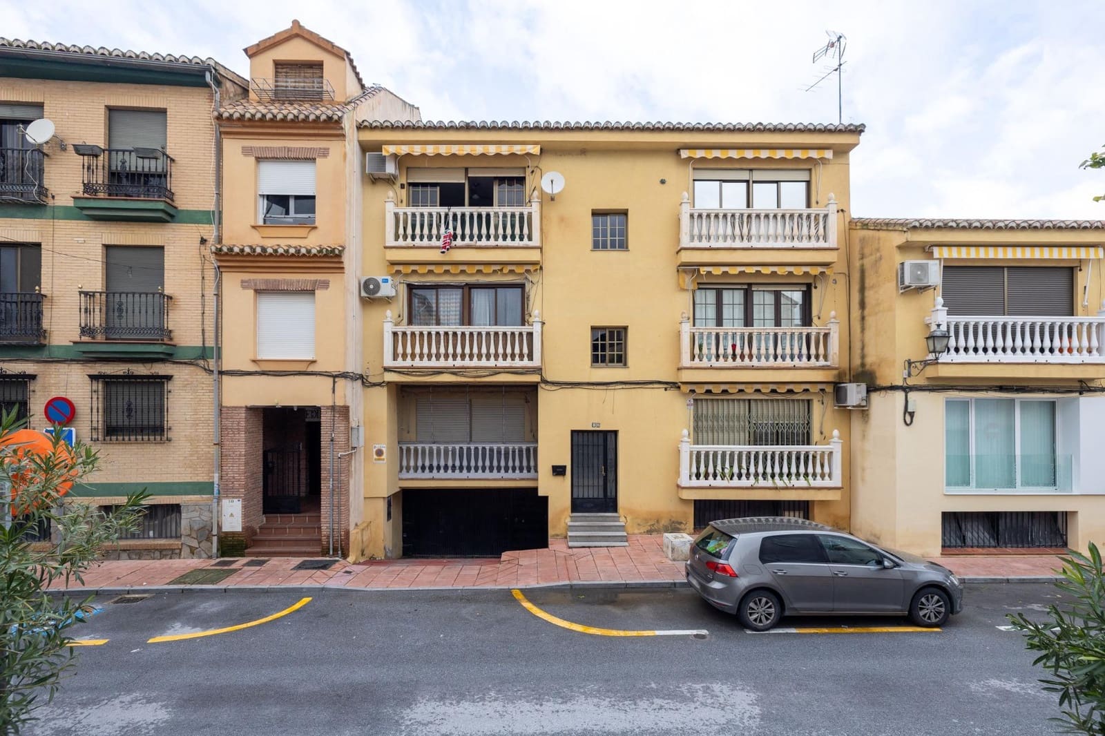 2 bedroom Flat for sale in La Zubia - € 140,000 (Ref: 9608164)