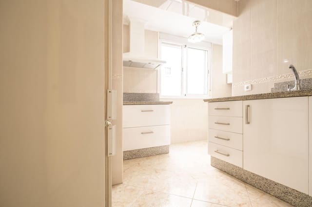 Piso de 3 habitaciones en Sevilla ciudad en venta - 179.900 € (Ref: 9615647)