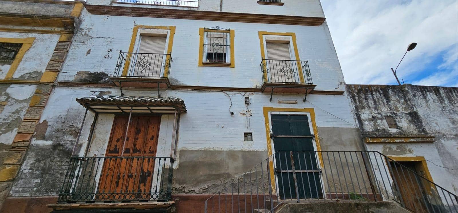 Adosado de 5 habitaciones en La Algaba en venta - 145.000 € (Ref: 9625807)