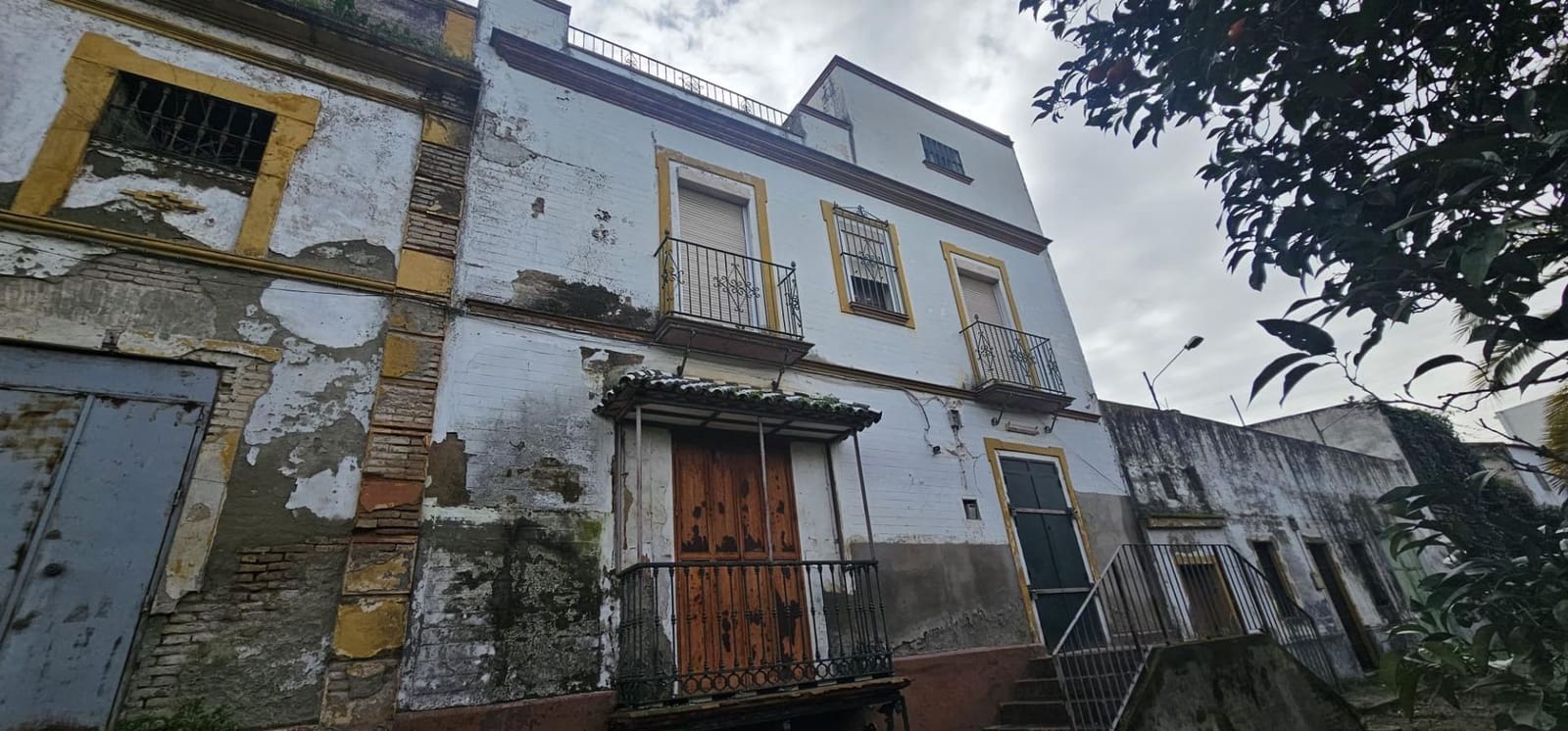 Adosado de 5 habitaciones en La Algaba en venta - 145.000 € (Ref: 9625807)
