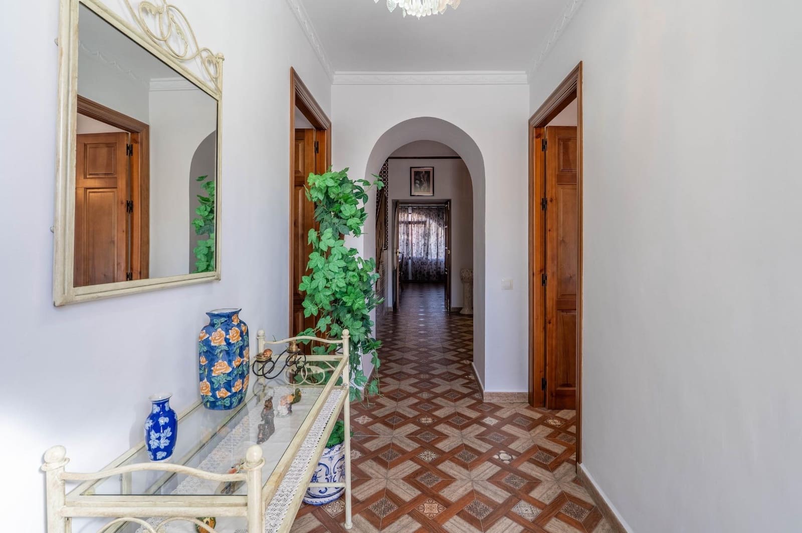 4 bedroom Villa for sale in El Garrobo with garage - € 325,000 (Ref: 9634413)