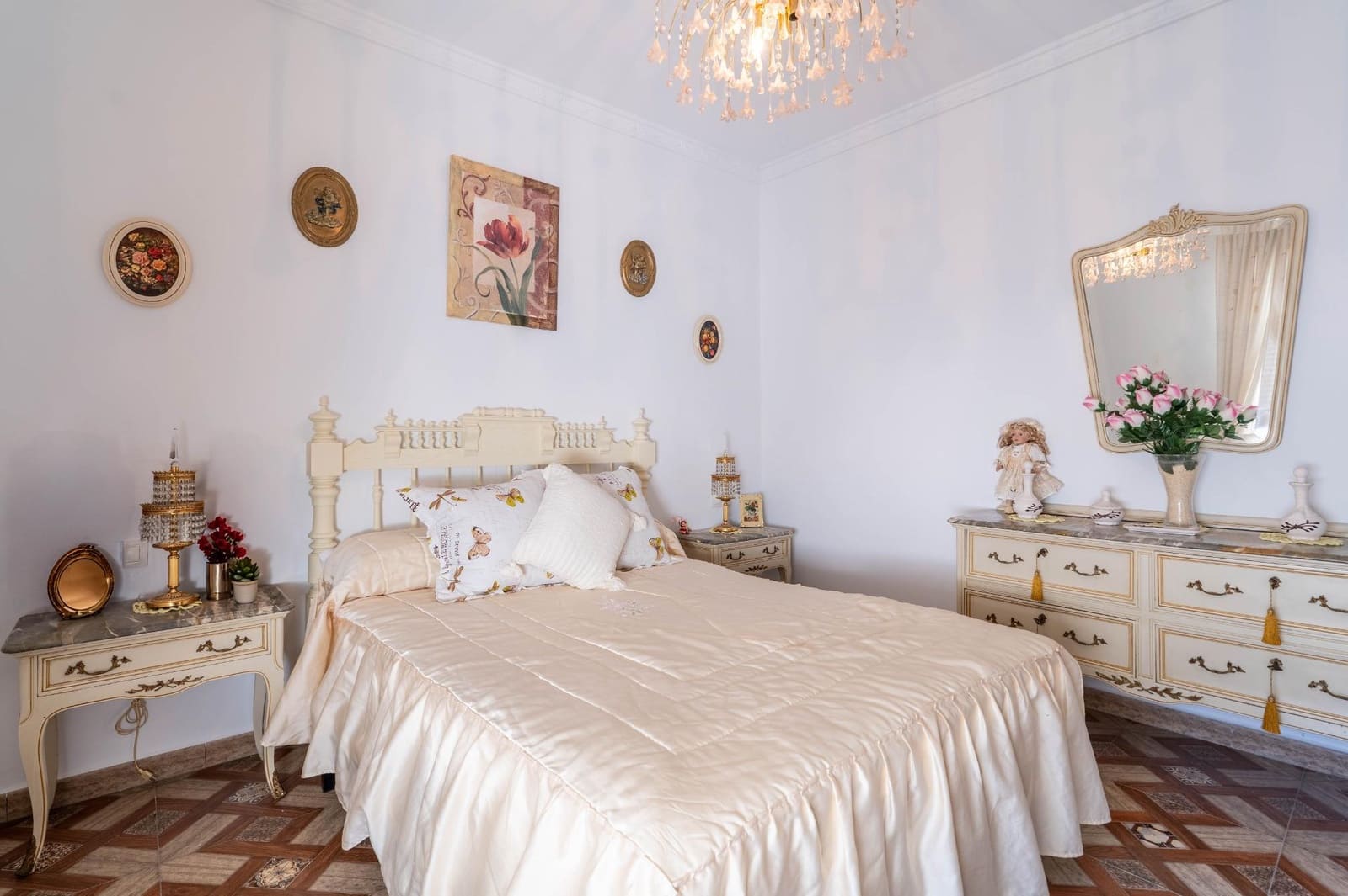 4 bedroom Villa for sale in El Garrobo with garage - € 325,000 (Ref: 9634413)