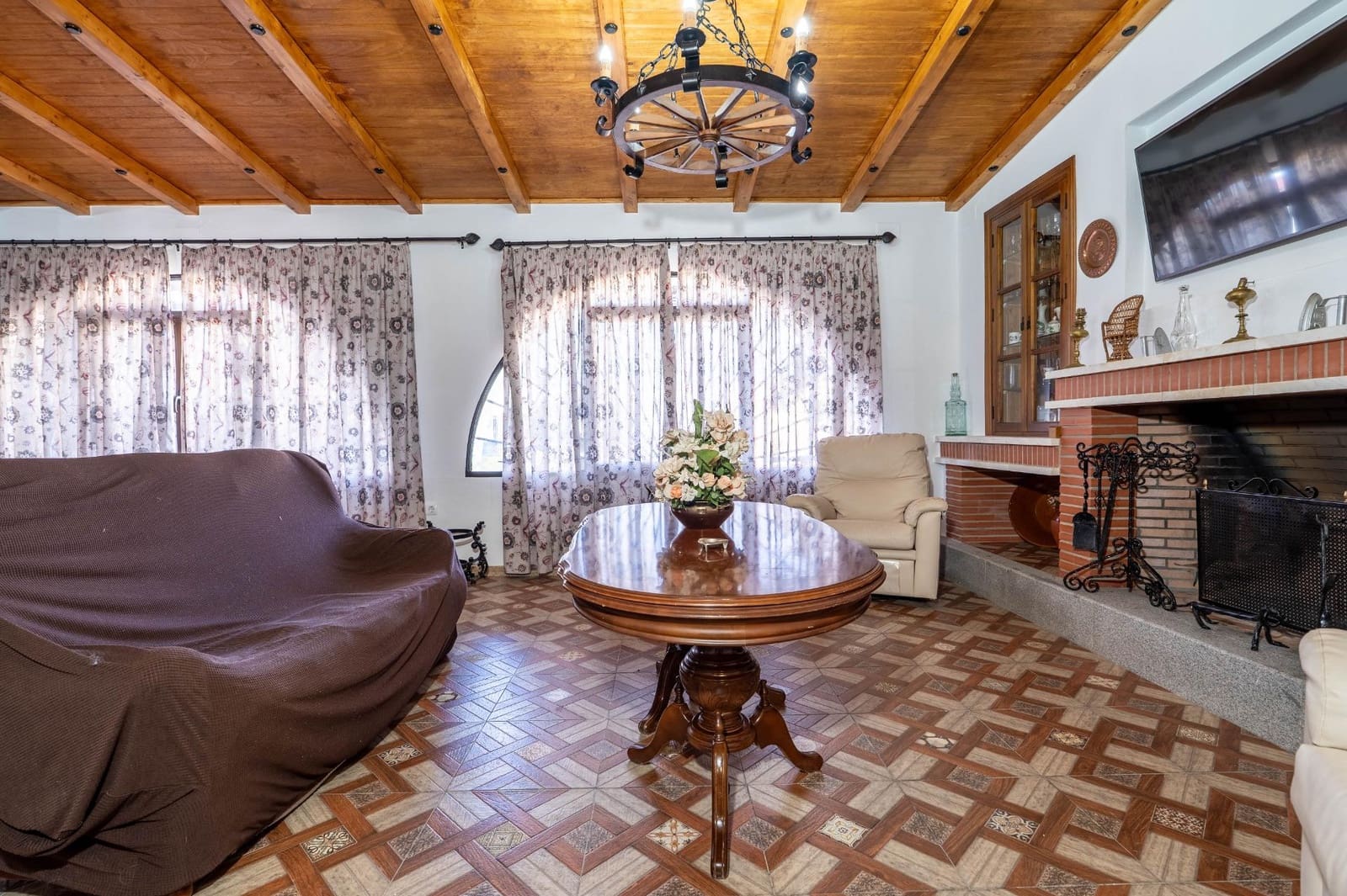 4 bedroom Villa for sale in El Garrobo with garage - € 325,000 (Ref: 9634413)