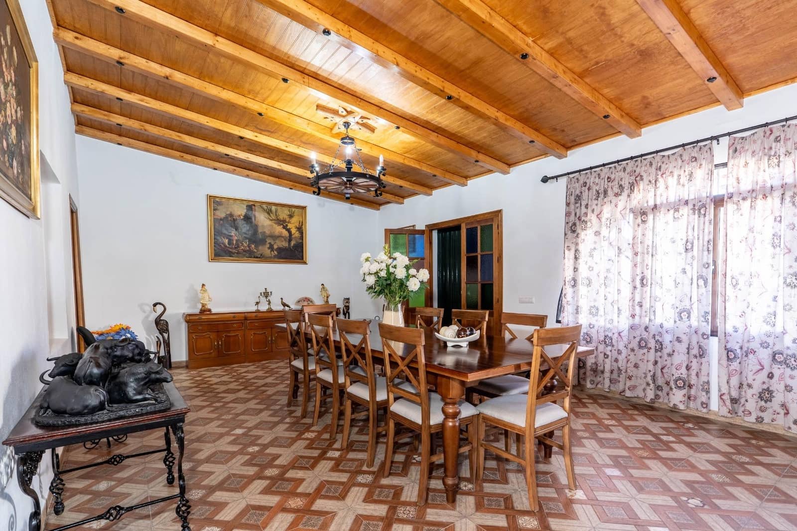 4 bedroom Villa for sale in El Garrobo with garage - € 325,000 (Ref: 9634413)