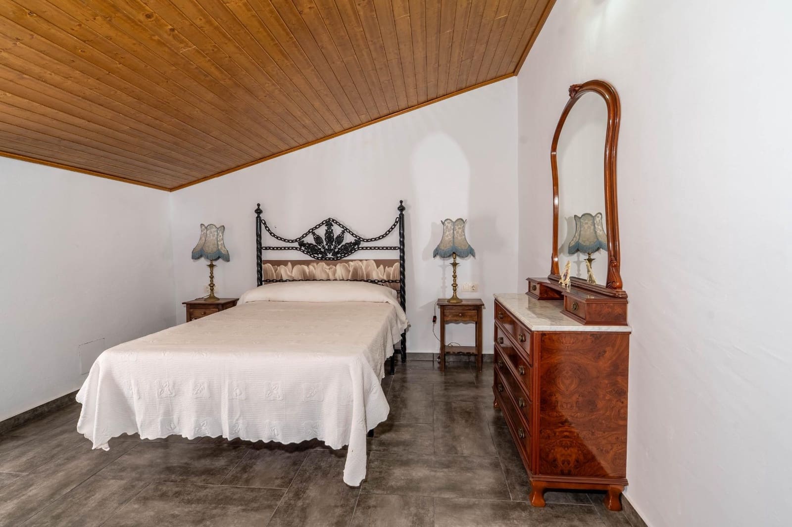 4 bedroom Villa for sale in El Garrobo with garage - € 325,000 (Ref: 9634413)