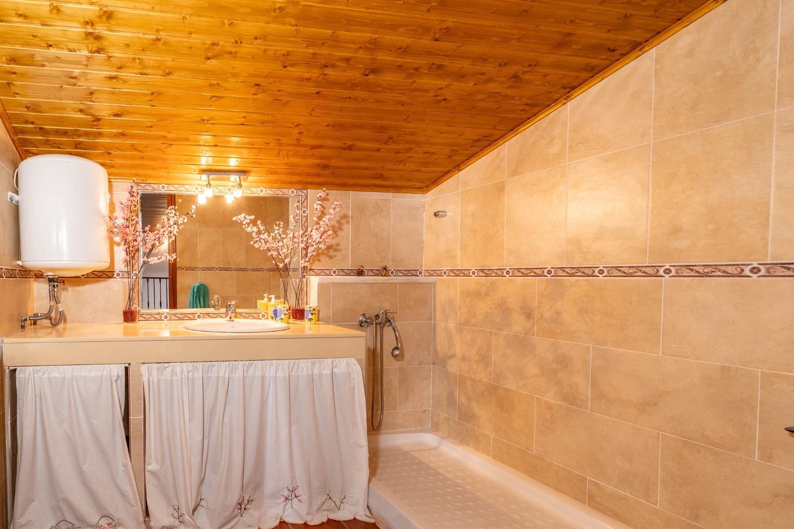 4 bedroom Villa for sale in El Garrobo with garage - € 325,000 (Ref: 9634413)