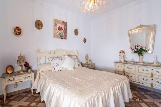 Chalet de 4 habitaciones en El Garrobo en venta con garaje - 325.000 € (Ref: 9634413)