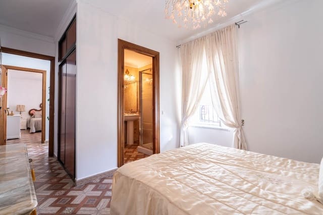 Chalet de 4 habitaciones en El Garrobo en venta con garaje - 325.000 € (Ref: 9634413)