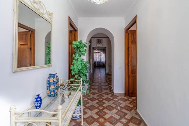 4 bedroom Villa for sale in El Garrobo with garage - € 325,000 (Ref: 9634413)