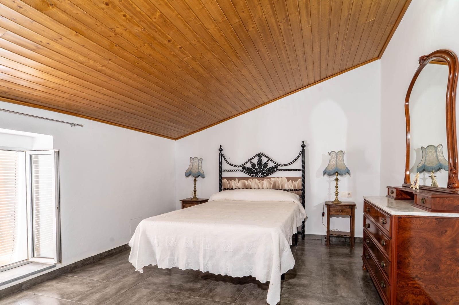 Chalet de 4 habitaciones en El Garrobo en venta con garaje - 325.000 € (Ref: 9634413)