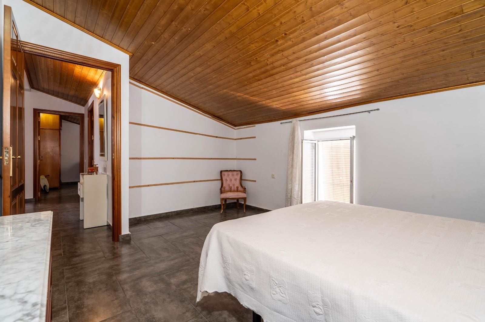 Chalet de 4 habitaciones en El Garrobo en venta con garaje - 325.000 € (Ref: 9634413)